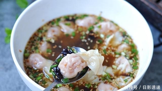 秋天|馄饨汤这么调,简单好味道,几种调料,开水一冲,比骨头汤还鲜!