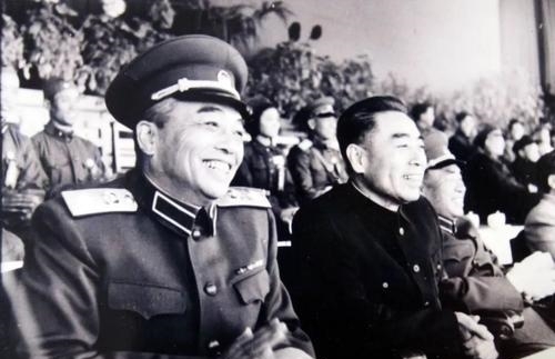 劝住|同级别最低都是上将,他却一定要中将军衔,元帅出面都没劝住