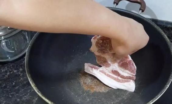 简单|原来猪皮“去毛”如此简单,不用手剃,去得干干净净很轻松,试试