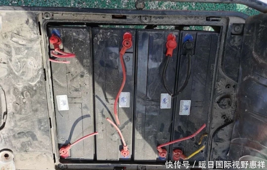 车子|余杭一男子发现车子有故障,旁边的“热心市民”要帮忙……却被警察抓走了