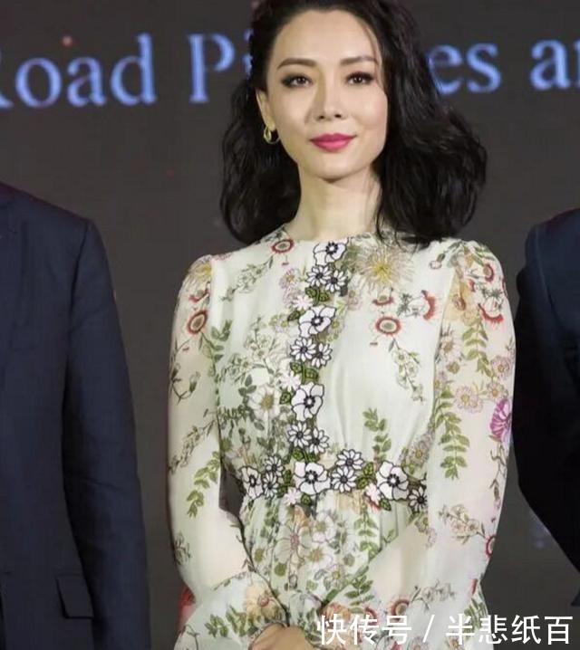 陈数|43岁的陈数身着绿色花朵连衣裙,展现优雅美丽