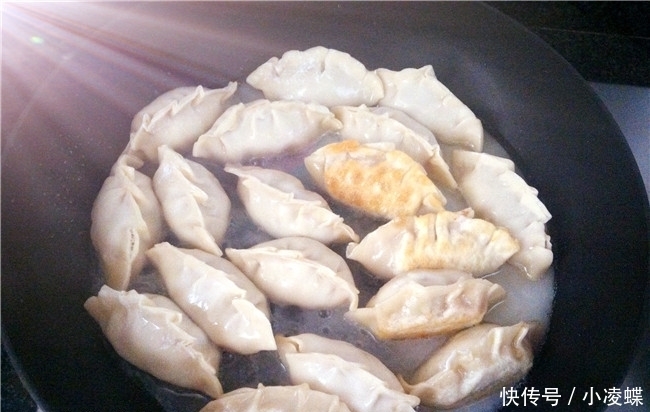  饺子|吃了几十年饺子，此款馅料第一次尝，外酥里嫩又鲜又香，真美味