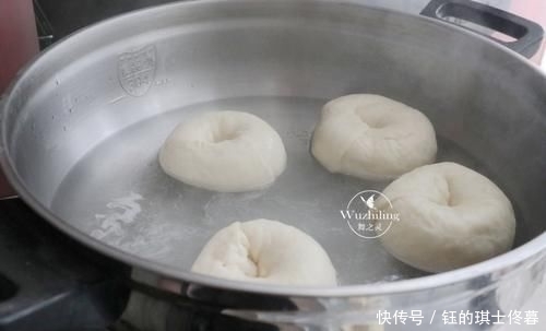  奶香|一到夏天，儿子就馋这道奶香面包，做法简单，暄软劲道真好吃