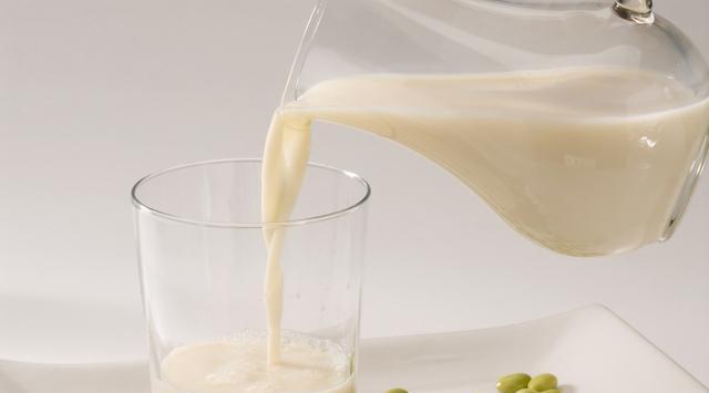  喝牛奶|常喝牛奶和常喝豆浆的人差多少？真相让你大吃一惊