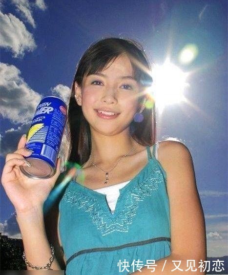 黄晓明|黄晓明怎么想?18岁Baby日本旧照曝光,在大街上豪放吃雪糕