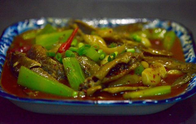 郫县豆瓣酱|泥鳅入锅前怎么处理简单1招,不腥不粘肉质鲜美滑嫩