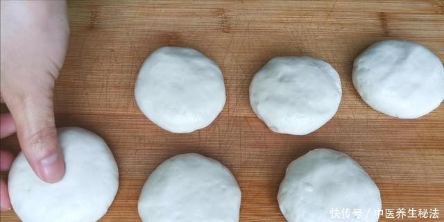 天天|想吃饼不用买,教你糯米饼做法,外酥里糯,孩子天天吃不够