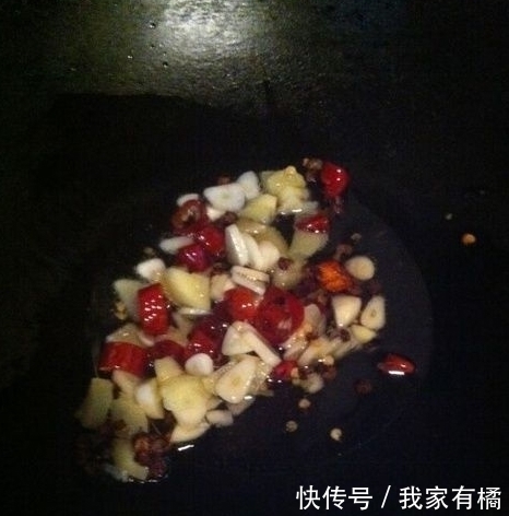 可口|做手撕包菜，直接下锅就错了！学会这一招，不发黑不油腻酸爽可口