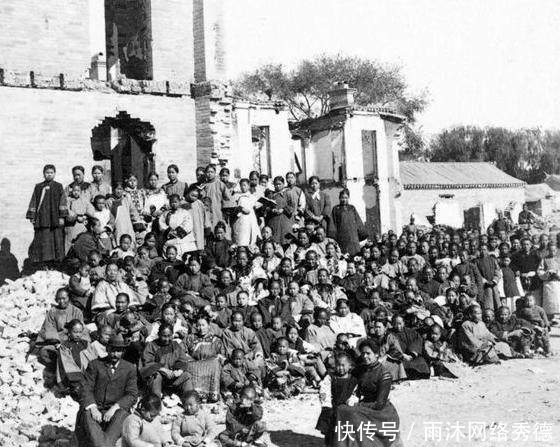 传教士|清末的中国人有多麻木？英国传教士拍下了一组照片，让人一言难尽