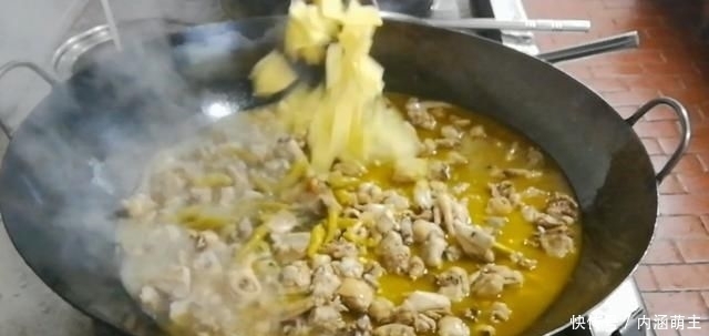  烧鸡|淮扬菜大厨改良员工餐将香菇烧鸡这么做，鲜香微辣，开胃下饭