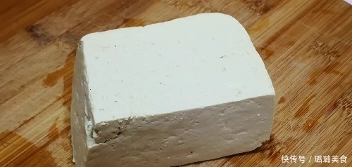  豆腐|煎豆腐时，记得不能直接下油锅，多加一步，不破皮不粘锅，超鲜嫩