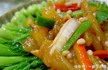 推荐|美食推荐:御膳堂酱汁美蹄、松仁烧鹿筋、油淋丝瓜鸡制作方法