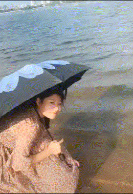 房间|搞笑GIF:家里有只大喵是什么感觉,都充满整个房间了