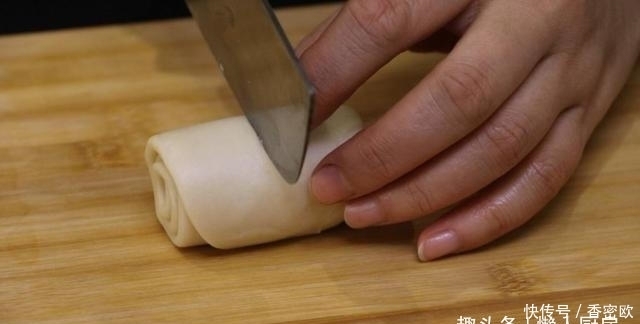 外皮|在家不出门,教你红薯饼的新做法,外皮酥的掉渣,看到它口水直流