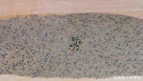  酥脆|用面粉做的小零食，喷香酥脆，一会儿就做1锅，大人孩子抢着吃