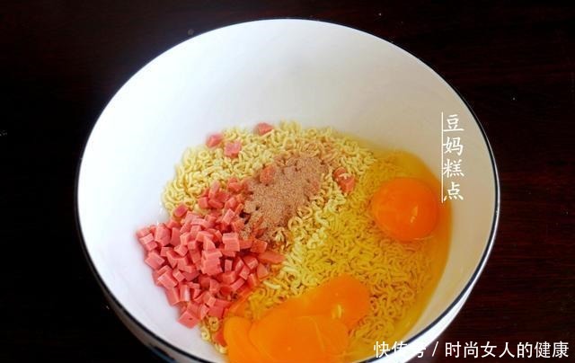 吃法|何炅老师分享的,方便面新吃法,简单好吃,给家人换换口味