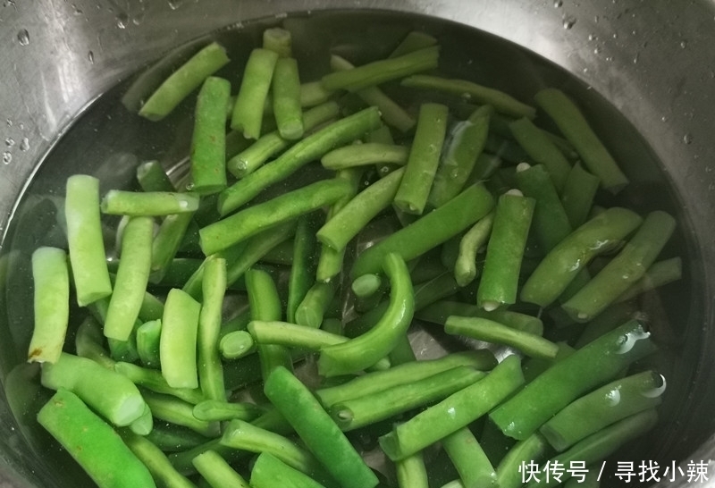 特香|芸豆这样做,鲜嫩清脆入味,吸饱汤汁,用来拌饭特香,做法也简单