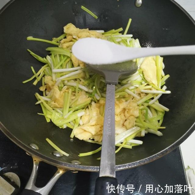 炒鸡蛋|蒜黄炒鸡蛋，简单快手家常菜，非常下饭