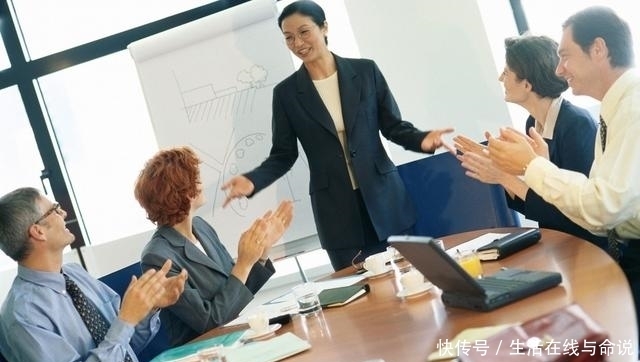 你选择和|这样待你的人,说明并不真诚,不值得深交