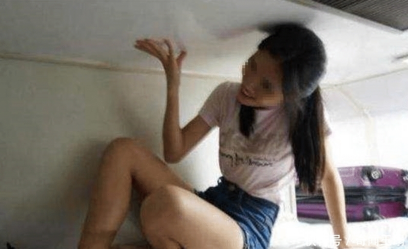 委曲求全|女孩不给老人换下铺，被车上乘客指责，女孩委曲求全，结果悲剧了