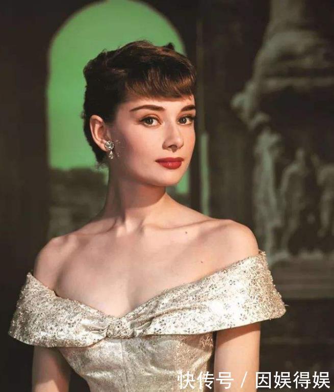 下颚具|“方脸”女生不必披头散发遮掩，掌握穿衣2大技巧，美得高级气质