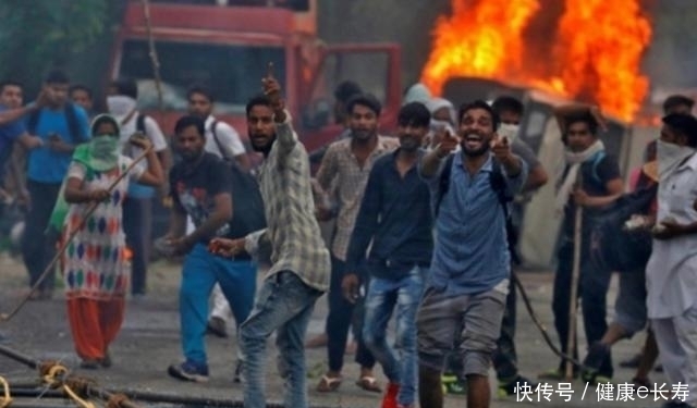  苏联|这两个国家, 苏联解体后合并为一国, 现在过不下去了, 要一分为二