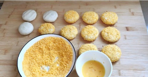 油炸|正宗油炸糕做法,糯米粉开水烫一烫,个个空心不塌陷,吃着不油腻