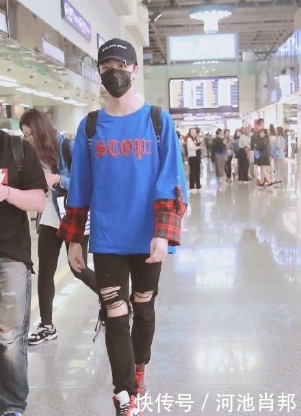 陈立农|陈立农、朱一龙同穿“破洞”裤,谁更有“两米”大长腿的既视感?