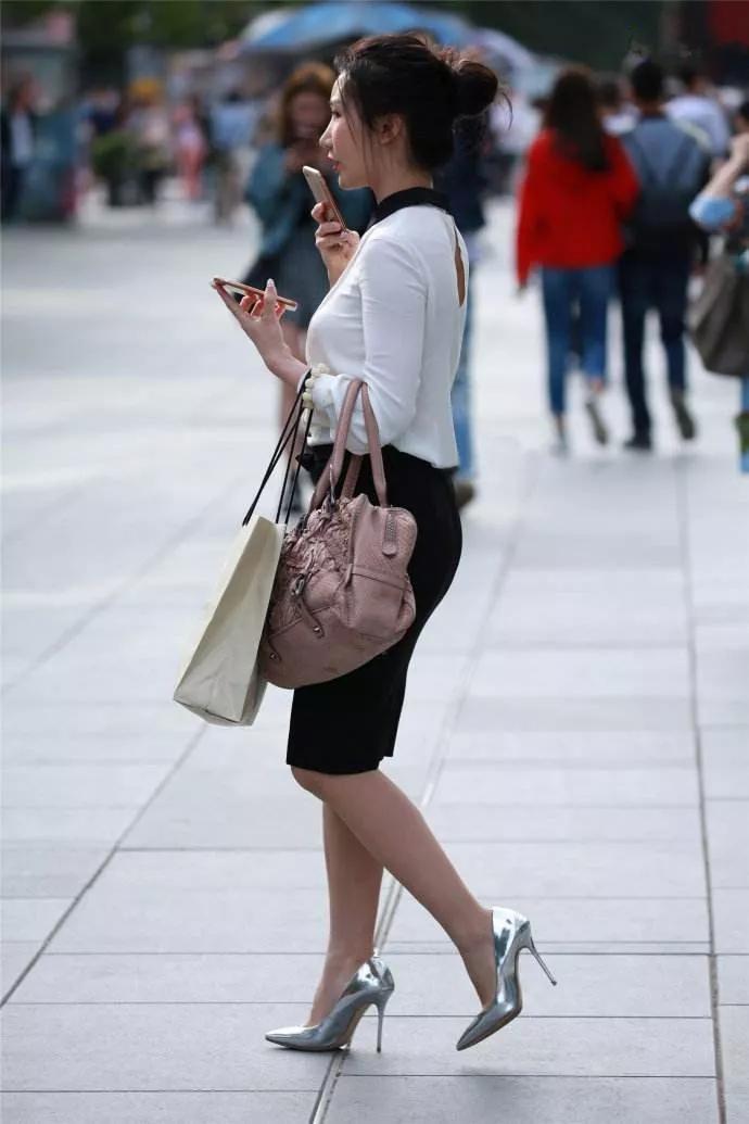 抹胸|穿搭:衬衫裙外搭一件抹胸,更加的有魅力