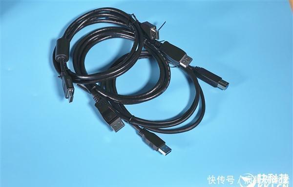 MAG322CQR|微星MAG322CQR显示器图赏1500曲面165Hz2K