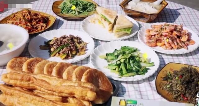 爸爸|郭碧婷爸爸做了一桌菜,朋友们却被郭碧婷随手做的一道美食吸引了