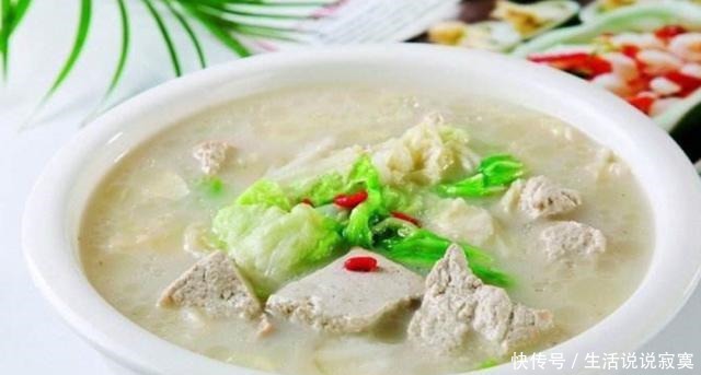 白菜|白菜炖豆腐时，牢记两个诀窍，炖出的豆腐鲜嫩美味，可口又下饭