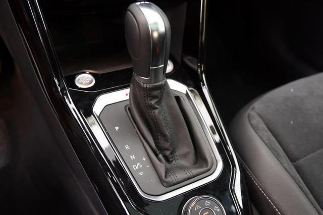 led|全系标配led大灯,比荣放帅气,关键好开还省油