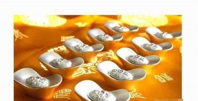 吸食|鸦片又苦又臭,为何清朝人还主动吸食?全因英国做了个虚假广告!