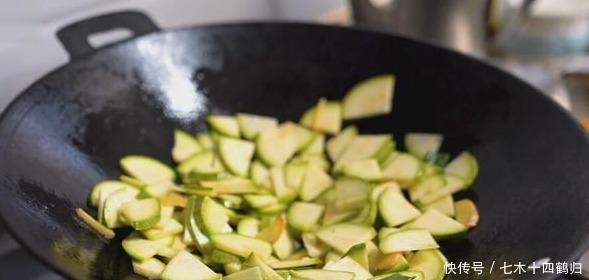  鸡蛋|此菜不贵营养好，现在吃正是时候，夏天天气干燥，尤其要多吃