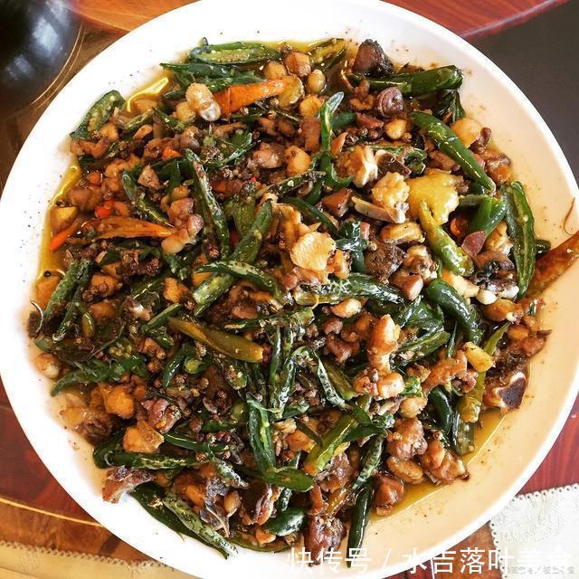  简单|尖椒炒肥肠简单易学，营养美味