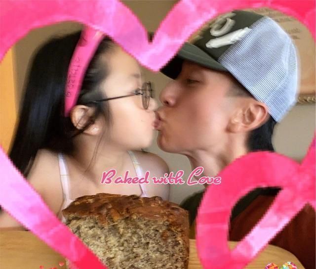 厨娘|吴尊女儿变身“小厨娘”,亲自下厨做咖啡和蛋糕