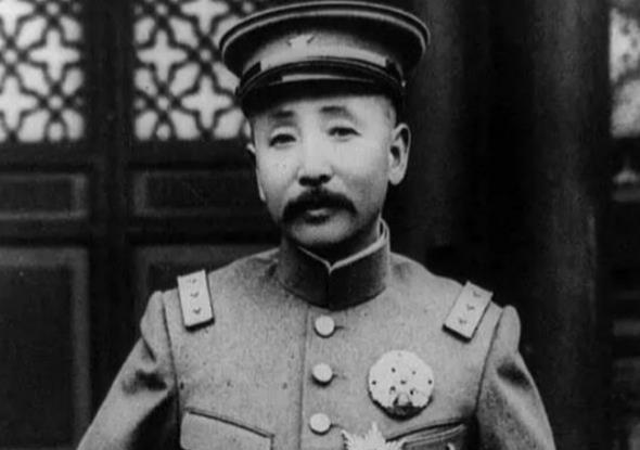 不想|日本最不想惹的两个军阀，一个声称日本人都该死，一个借钱不还