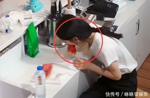 暴露|赵丽颖吃完西瓜后,看看她把西瓜皮扔哪,太暴露素质