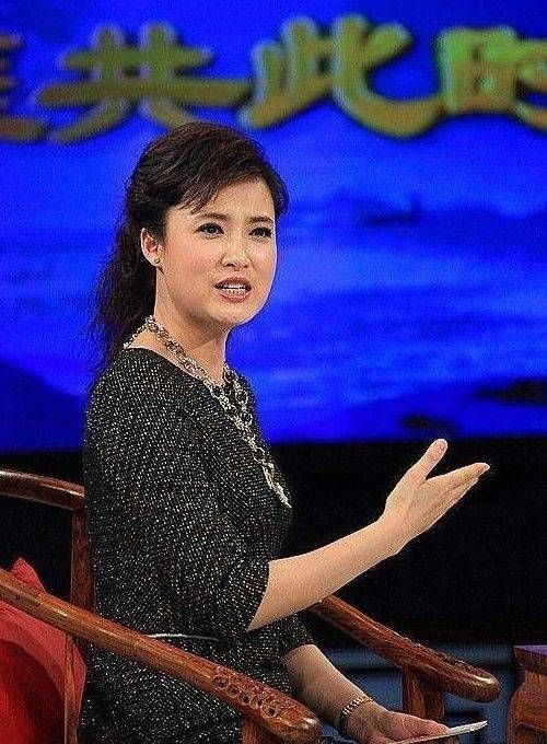 天涯共此时|舞蹈出身却被迫成为央视主持人,颜值不输李红,半隐退后生活成谜