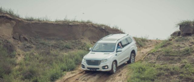  下坡|自动挡下坡，挂D挡踩刹车是错误操作，高手都是这么做