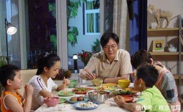  饭菜|还珠格格饭菜是假的，家有儿女也是假的，这部剧虽剧组穷，但饭菜是真的