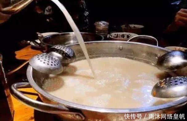 吃火锅|吃火锅时,服务员问“要加汤吗”是在暗示你,很多人都不懂