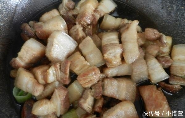  五花肉|炖肉直接焯水大错特错！牢记“这2步”，肉质鲜嫩没腥味，真好吃