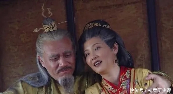 掏出|朱元璋下令处斩大臣,大臣掏出免死金牌,皇帝大笑:你看看背面!