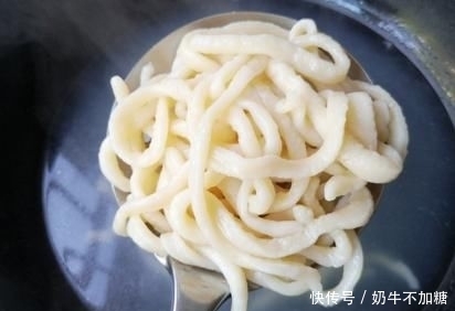 十三香粉|「双椒鸡丁拌面」的做法+配方,鲜美嫩滑的双椒鸡丁,香辣过瘾