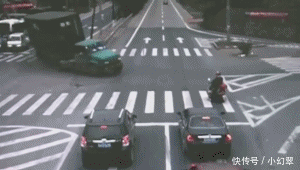 本来|爆笑GIF:本来是很喜庆的场面,你一来搞笑就尴尬了