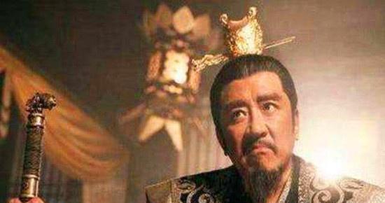 皇帝|大臣你不配做皇帝，传位吧，皇帝大怒发兵，江山被大臣取代！