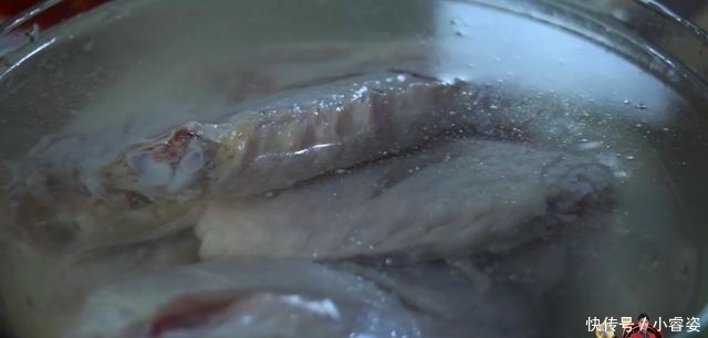 香辣|剁椒鸡翅最好吃的做法,简单美味香辣下饭,看看你喜欢吃不?