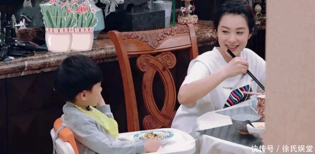 讲究|出门吃饭带锅,在家吃饭用公筷,刘璇讲究的背后是无奈